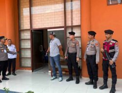 Polres Way Kanan  Perkuat Pengamanan Pastikan Penyampaian Visi -Misi  Calon Wakil Bupati Berjalan Kondusif