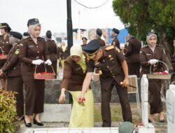 Peringati Hari Lahir Kejaksaan ke-81, Kajati Lampung Pimpin Ziarah dan Penghormatan di Taman Makam Pahlawan*