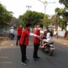 PDI-P Bandar Lampung Bagikan Ribuan Masker dan Semprot Jalan Dampak Abu Vulkanik