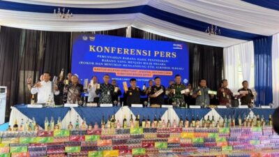 Bea Cukai Sumbagbar dan Bandar Lampung Musnah kan Barang Ilegal.