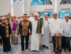 Kapolda Hadiri Majelis  Al Habib Muhammad Syauqi Al Muhdhor pada penutupan Maulid Arbain Lampung di Masjid Raya Al-Bakrie, Bandarlampung.