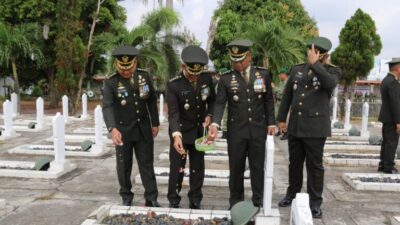 Kasrem 043/Gatam Hadiri Ziarah Nasional HUT ke-81 TNI di TMP Tanjung Karang