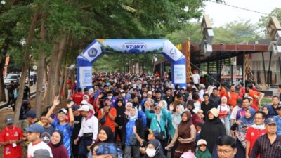 Rektor Unila Buka Jalan Sehat Semarakkan Dies Natalis ke-61
