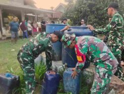 PEDULI KEBUTUHAN WARGA, TNI BERSINERGI SALURKAN AIR BERSIH KE KAMPUNG RAMSAI WAY KANAN
