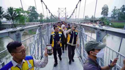 Jembatan Gantung Yang Menghubungkan  Kecamatan Pringsewu Dengan Kecamatan Sukoharjo, Resmi Dibuka Riyanto Pamungkas