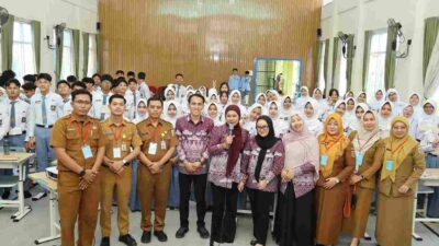 Dosen ITSNU Lampung Bekali Siswa SMAN 14 Bandar Lampung Kemampuan Public Speaking dalam LDK OSIS
