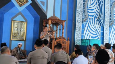 Sholat Jumat Keliling di Masjid Airan, Kapolda Lampung Perkenalkan Diri dan Tegaskan Semangat “Polisi untuk Masyarakat”