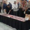 Sebanyak 9.800 lembar uang kertas pecahan Rp100.000 yang diduga palsu berhasil diamankan Direktorat Reserse Kriminal Khusus Polda Lampung