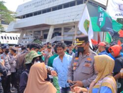 Polisi Humanis Kawal Demo Dua Tahun Prabowo-Gibran di Lampung, Massa Sampaikan 8 Tuntutan*hy