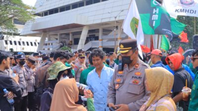 Polisi Humanis Kawal Demo Dua Tahun Prabowo-Gibran di Lampung, Massa Sampaikan 8 Tuntutan*hy