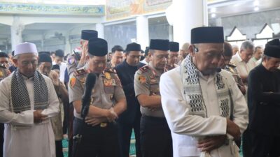 2026  Kapolda Lampung Bersama Wakapolda Salat Jumat di Masjid Agung Al-Furqon,